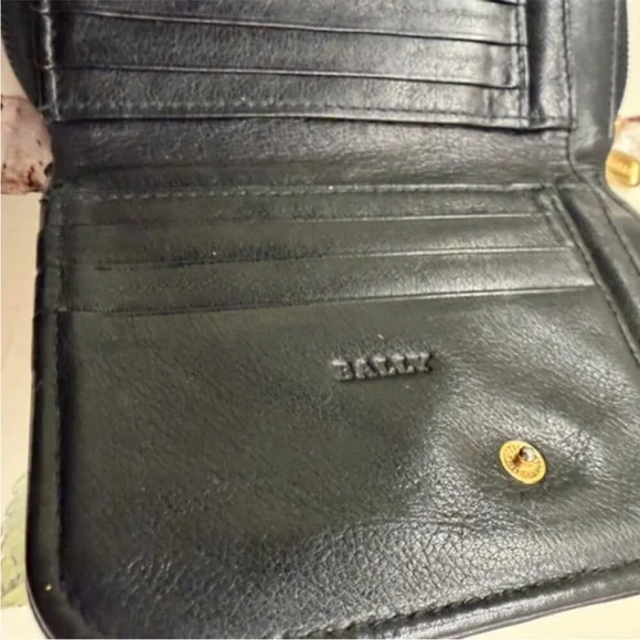Vintage BALLY zip around lambskin, leather wallet - Picture 4 of 13